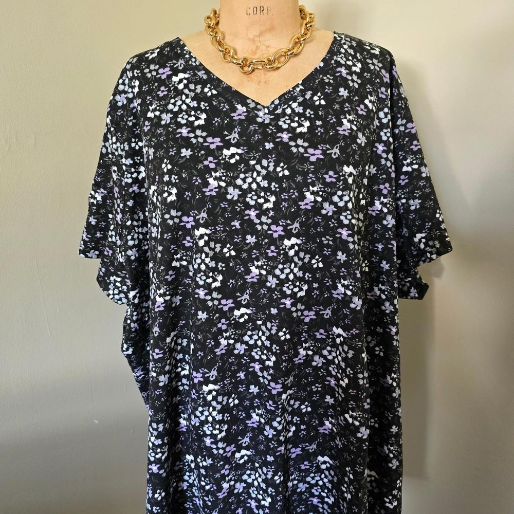 Woman Within black floral V-neck top size 5X
